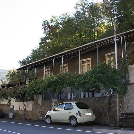 Guest House Nima Borjomi Exterior foto