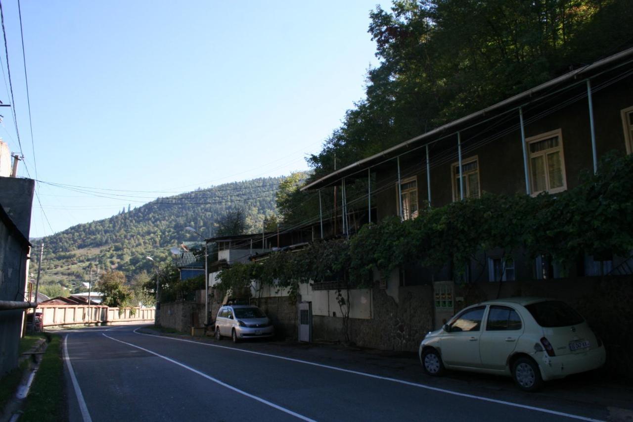 Guest House Nima Borjomi Exterior foto